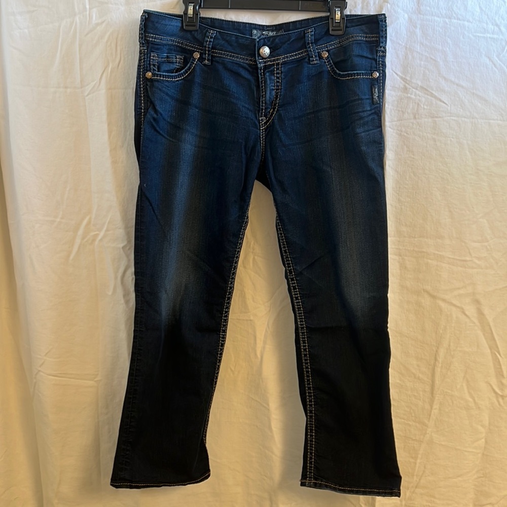 Silver Jeans “Suki” Mid-rise Capris